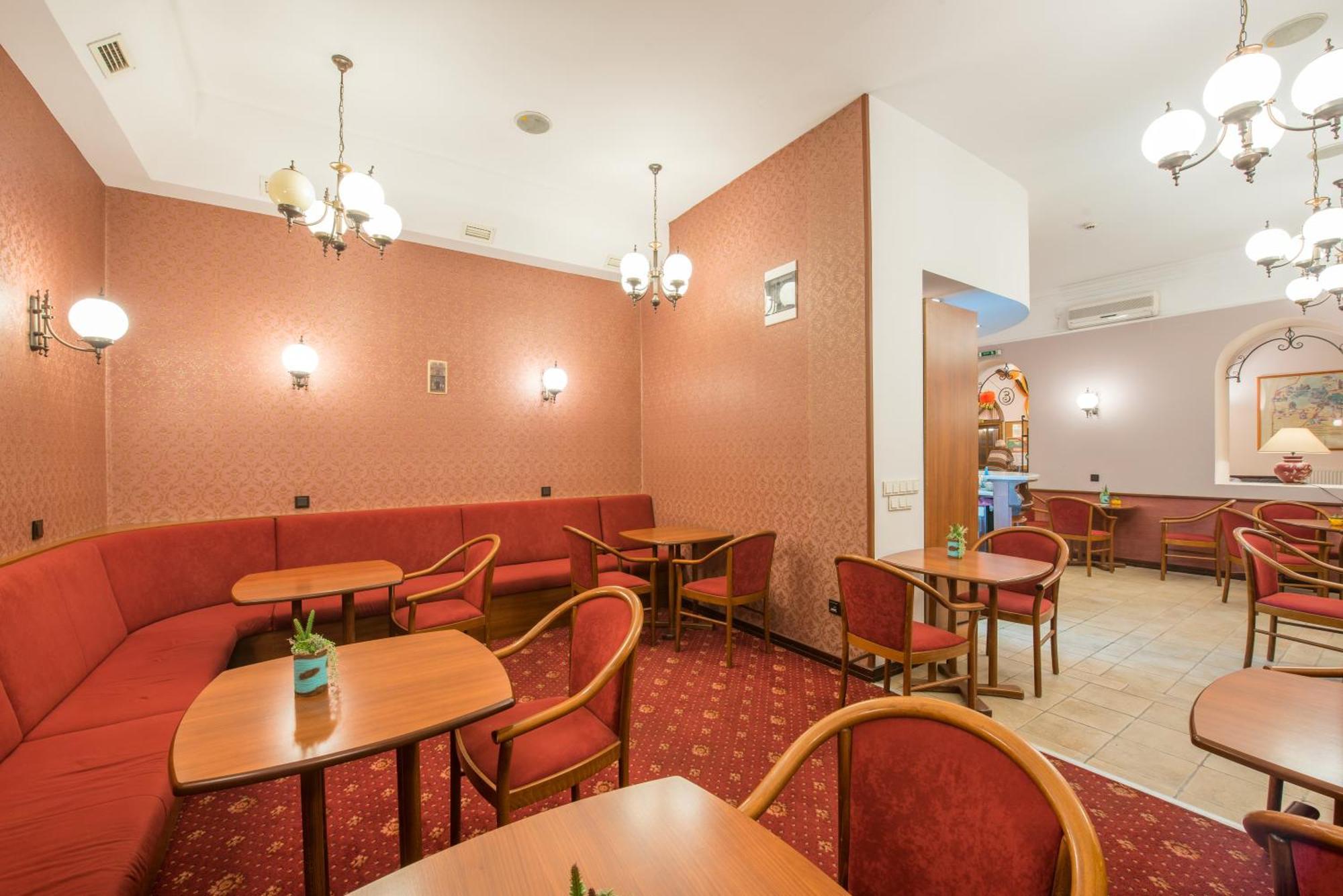 Erzsebet Park Hotel Парад Экстерьер фото